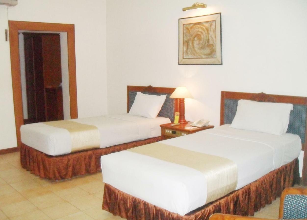Hotel Pantai Gapura มากาซาร์ ภายนอก รูปภาพ