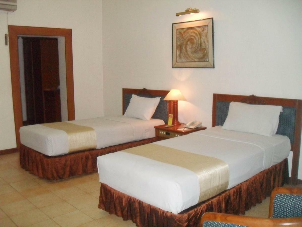 Hotel Pantai Gapura มากาซาร์ ภายนอก รูปภาพ